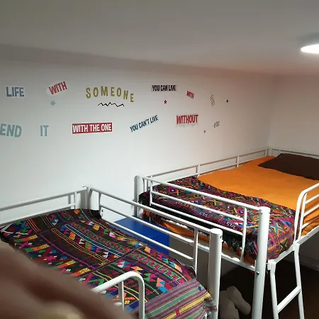 Terminal 4 Hostel Lissabon